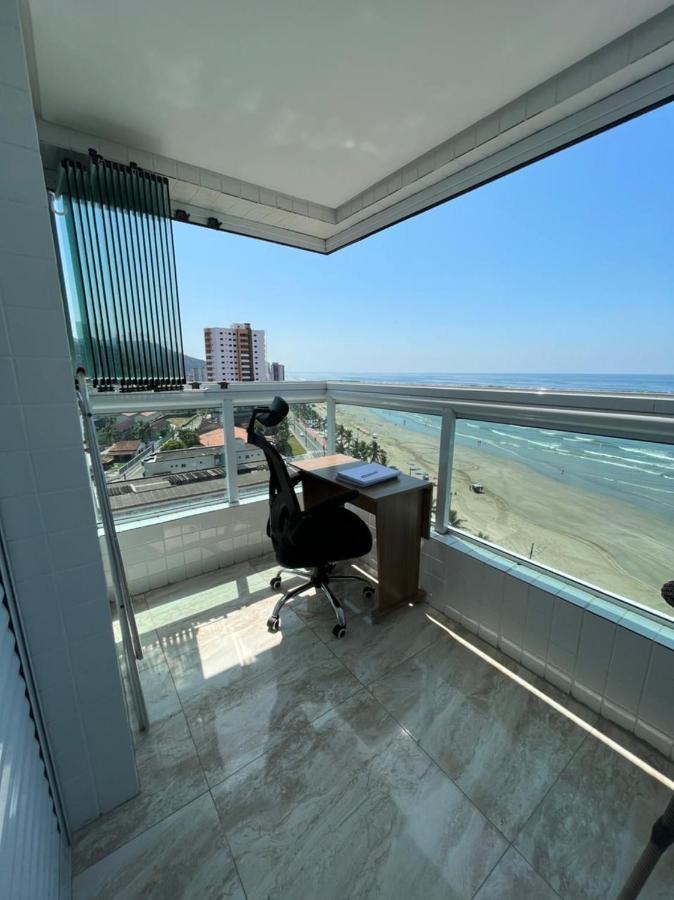 Mongaguá com vista para o Mar pé na areia Exterior foto