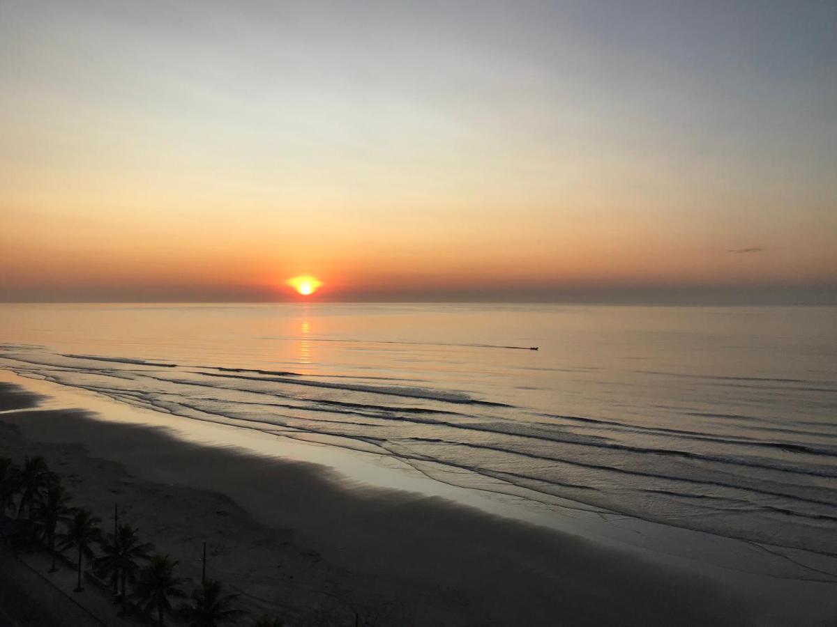 Mongaguá com vista para o Mar pé na areia Exterior foto